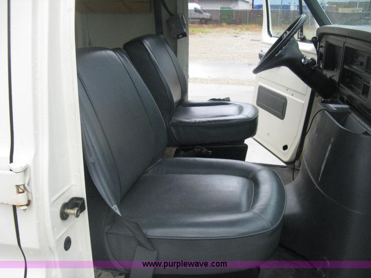 image for item D8348 1991 Ford Econoline E150 cargo van