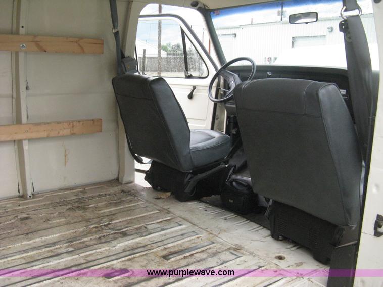 image for item D8348 1991 Ford Econoline E150 cargo van