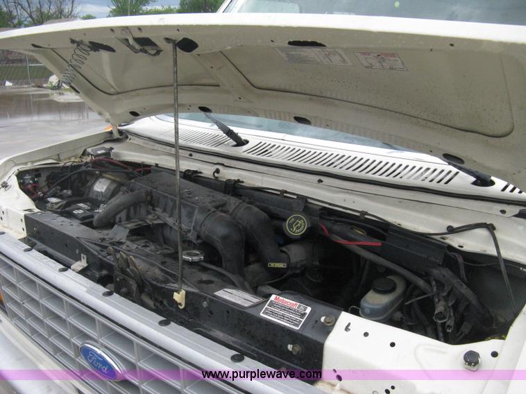 image for item D8348 1991 Ford Econoline E150 cargo van