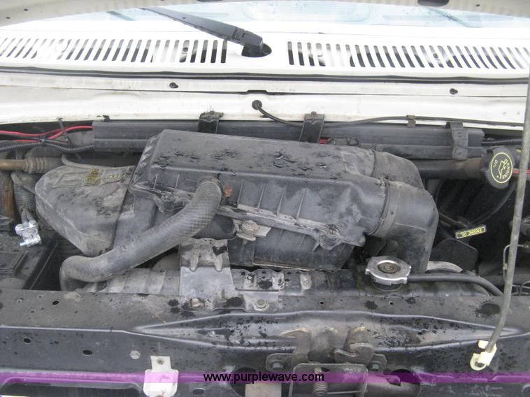 image for item D8348 1991 Ford Econoline E150 cargo van