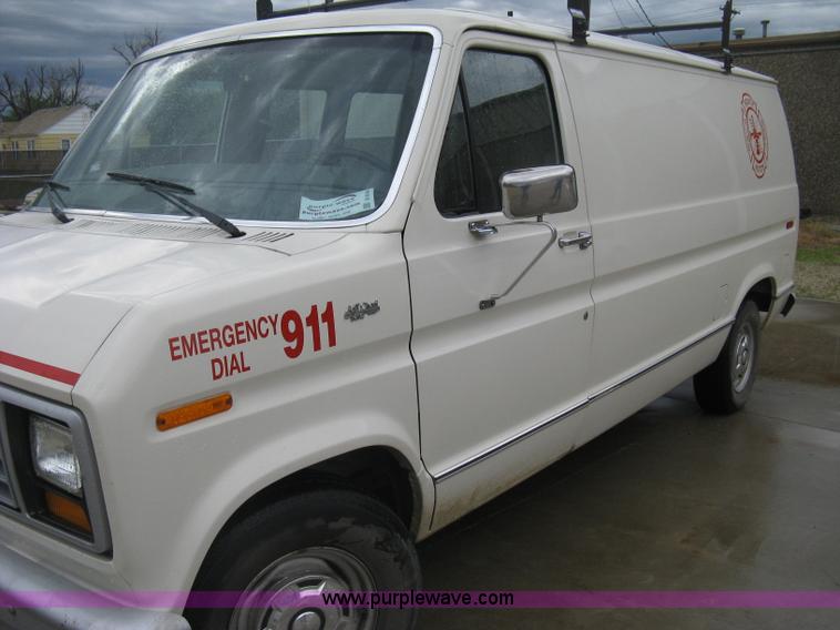 image for item D8348 1991 Ford Econoline E150 cargo van