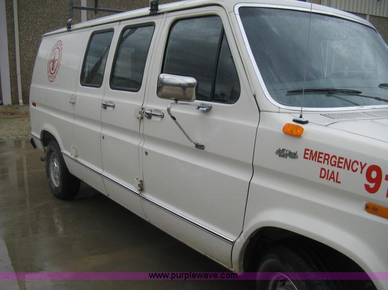 image for item D8348 1991 Ford Econoline E150 cargo van