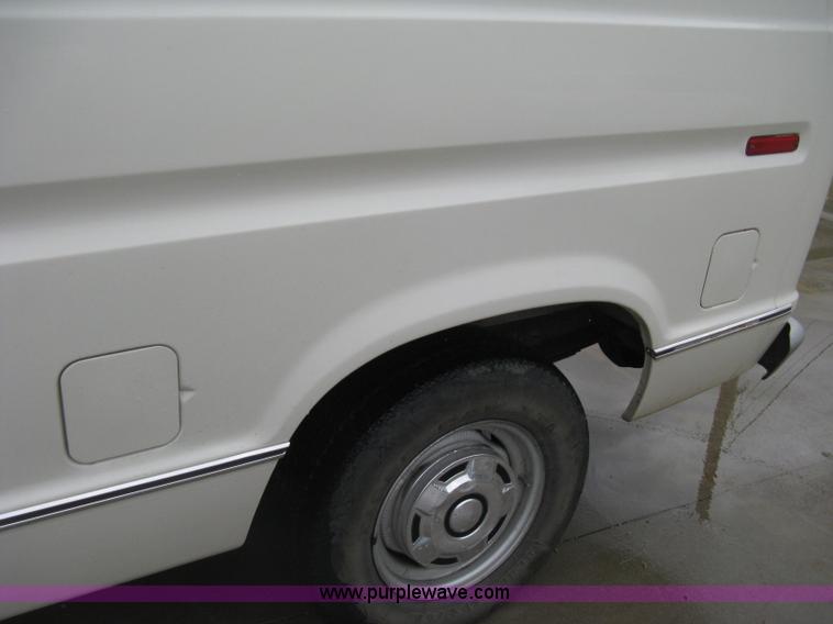 image for item D8348 1991 Ford Econoline E150 cargo van