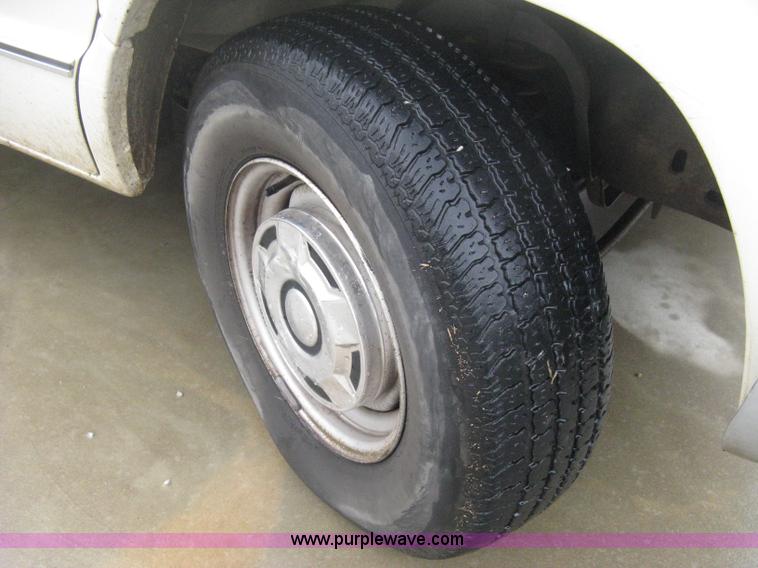 image for item D8348 1991 Ford Econoline E150 cargo van