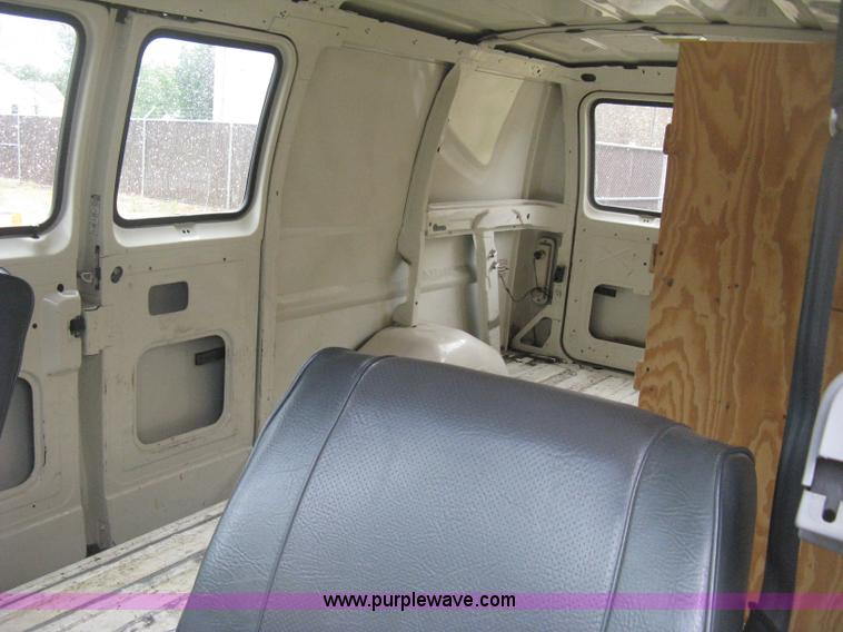 image for item D8348 1991 Ford Econoline E150 cargo van