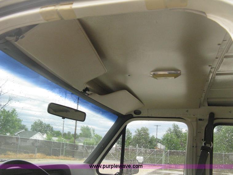 image for item D8348 1991 Ford Econoline E150 cargo van