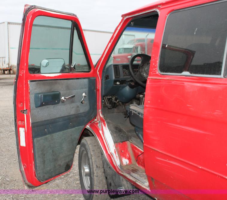 image for item E2801 1992 Chevrolet G30 Sport van