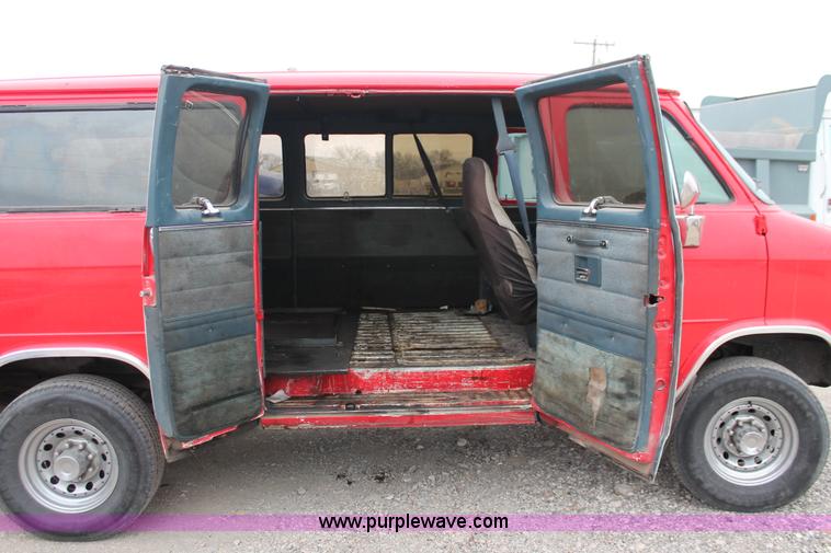 image for item E2801 1992 Chevrolet G30 Sport van