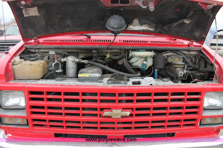 image for item E2801 1992 Chevrolet G30 Sport van