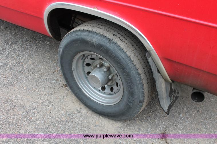 image for item E2801 1992 Chevrolet G30 Sport van