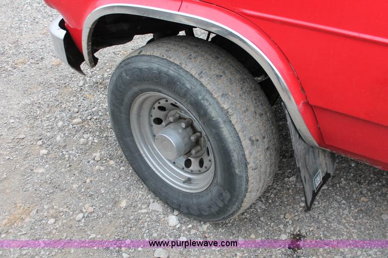 image for item E2801 1992 Chevrolet G30 Sport van