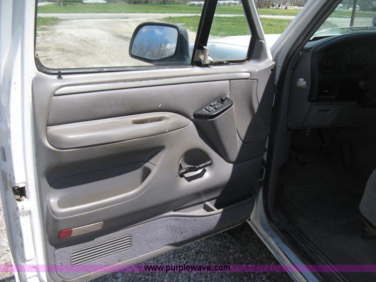 image for item E3455 1994 Ford F150 XLT SuperCab pickup truck