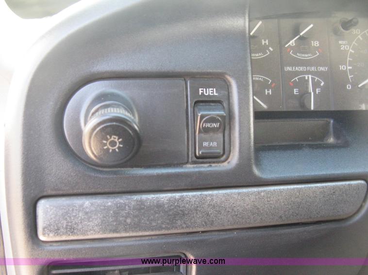 image for item E3455 1994 Ford F150 XLT SuperCab pickup truck