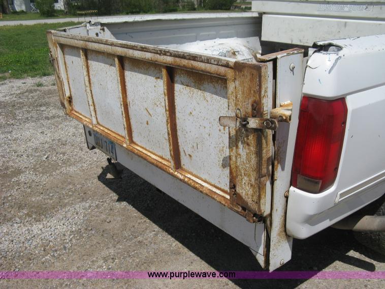 image for item E3455 1994 Ford F150 XLT SuperCab pickup truck