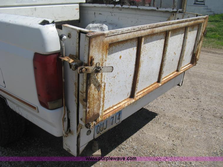 image for item E3455 1994 Ford F150 XLT SuperCab pickup truck