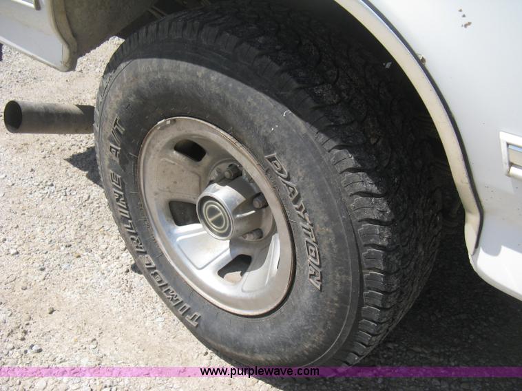 image for item E3455 1994 Ford F150 XLT SuperCab pickup truck