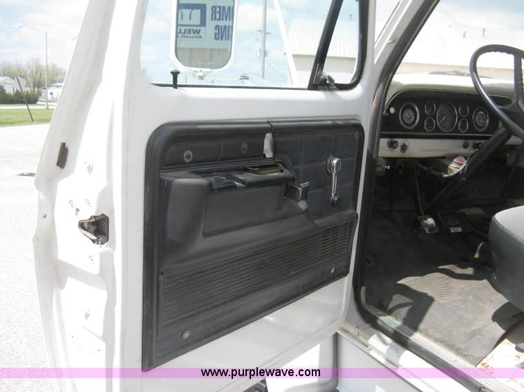 image for item E3499 1973 Ford F600 fuel tanker truck