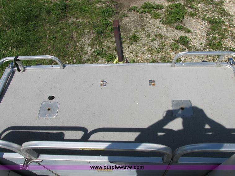 image for item E7224 1987 Lowe Classic pontoon boat