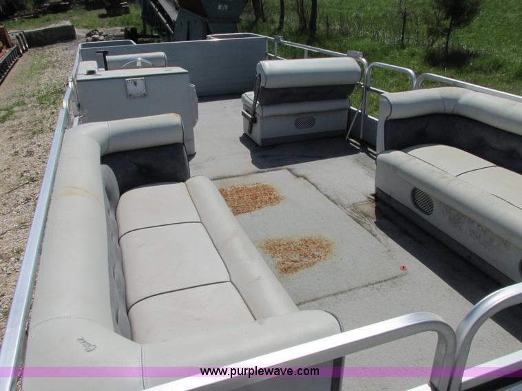 image for item E7224 1987 Lowe Classic pontoon boat