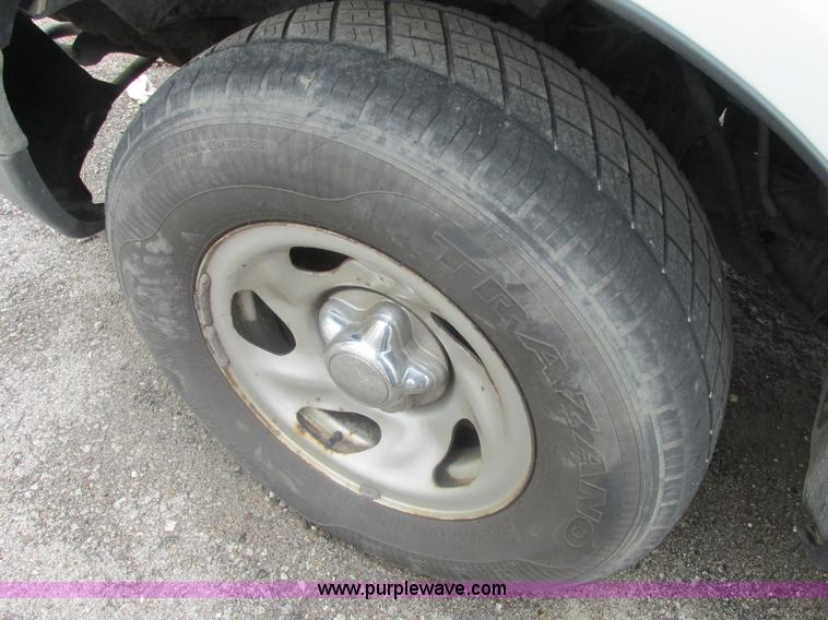 image for item E7234 1999 Ford F150 XL pickup truck