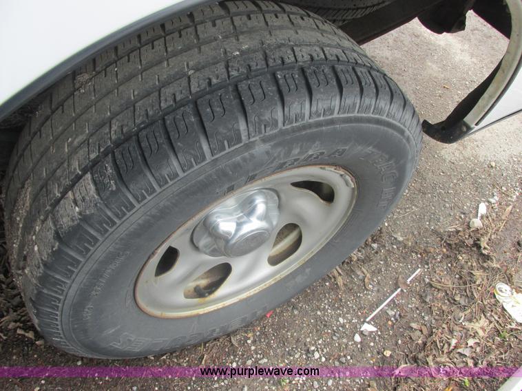 image for item E7234 1999 Ford F150 XL pickup truck