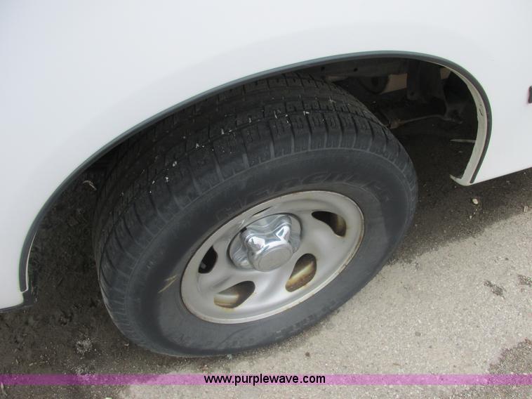 image for item E7234 1999 Ford F150 XL pickup truck