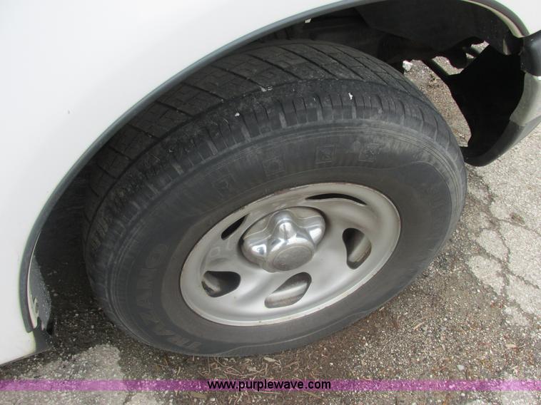 image for item E7234 1999 Ford F150 XL pickup truck