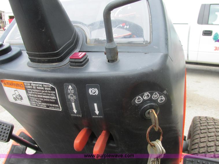 image for item E7237 Kubota B7610 MFWD tractor