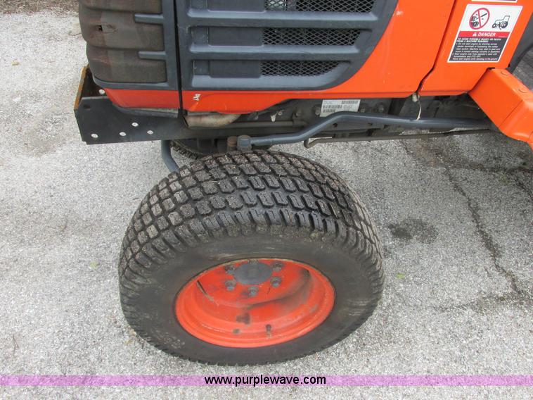 image for item E7237 Kubota B7610 MFWD tractor