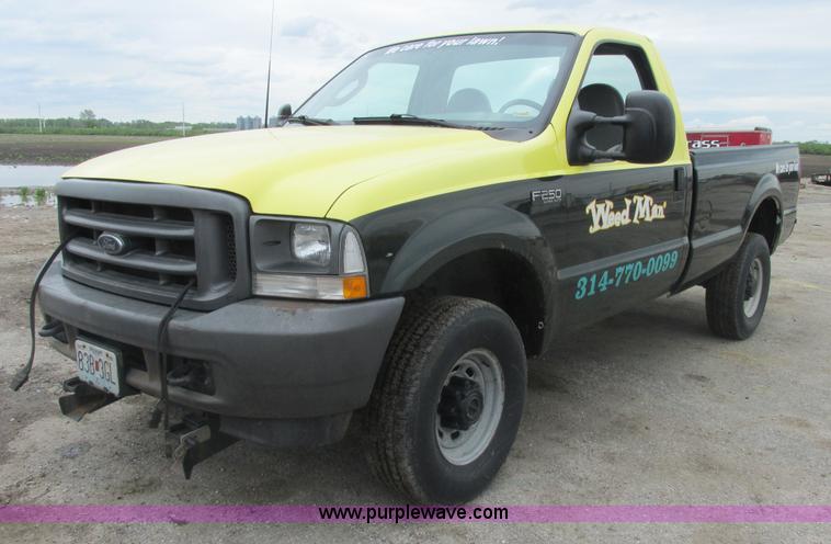 image for item E7238 2003 Ford F250 Super Duty XL pickup truck