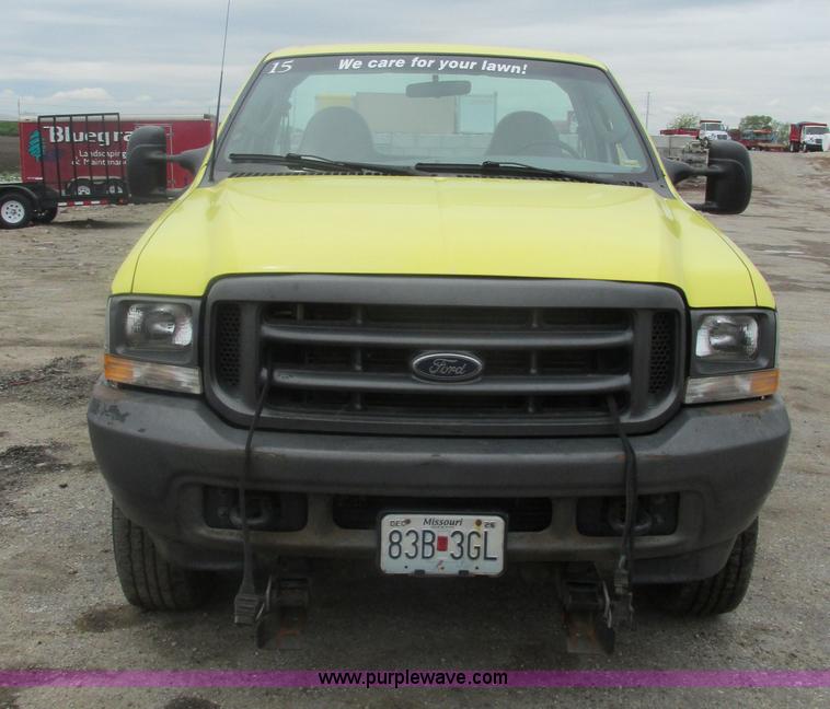 image for item E7238 2003 Ford F250 Super Duty XL pickup truck