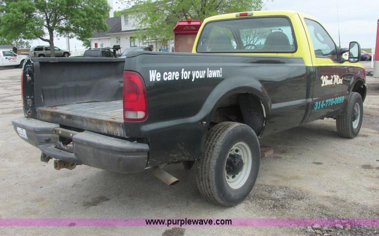 image for item E7238 2003 Ford F250 Super Duty XL pickup truck