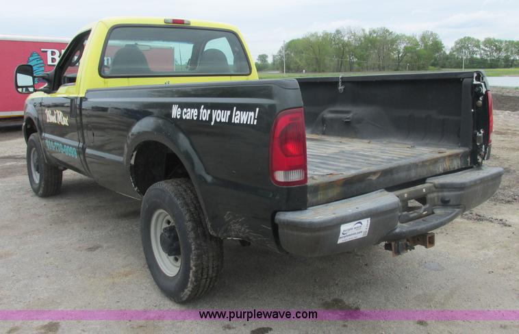 image for item E7238 2003 Ford F250 Super Duty XL pickup truck
