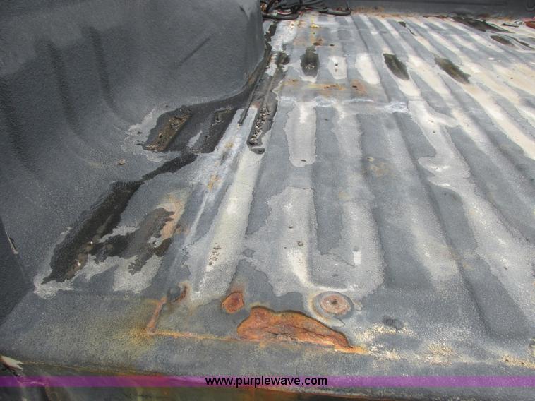 image for item E7238 2003 Ford F250 Super Duty XL pickup truck