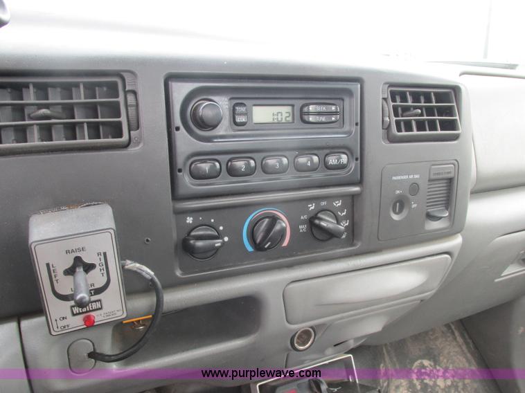 image for item E7238 2003 Ford F250 Super Duty XL pickup truck