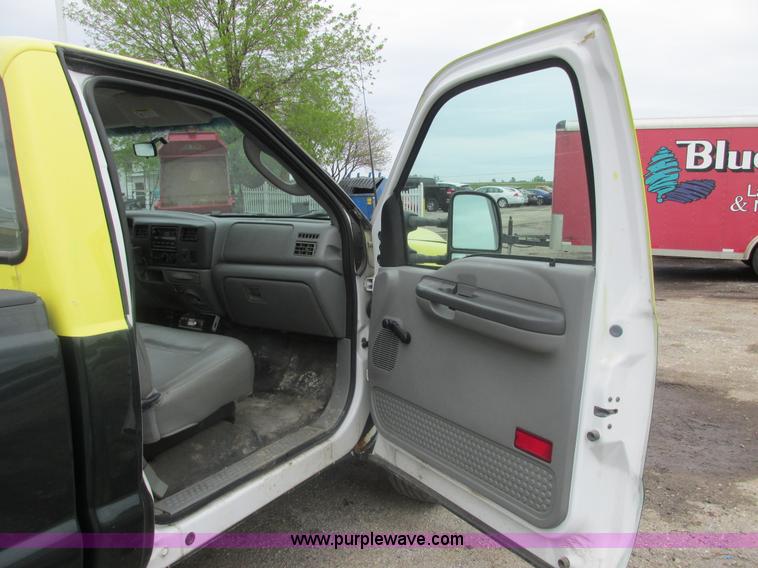 image for item E7238 2003 Ford F250 Super Duty XL pickup truck