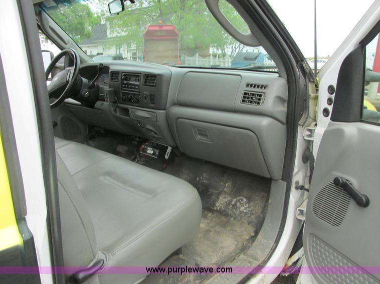 image for item E7238 2003 Ford F250 Super Duty XL pickup truck