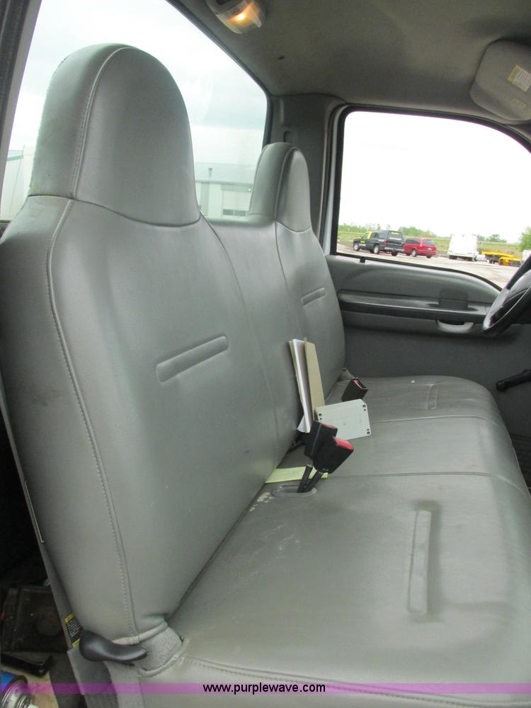 image for item E7238 2003 Ford F250 Super Duty XL pickup truck