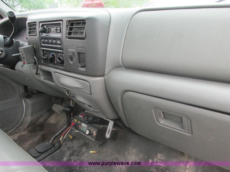 image for item E7238 2003 Ford F250 Super Duty XL pickup truck