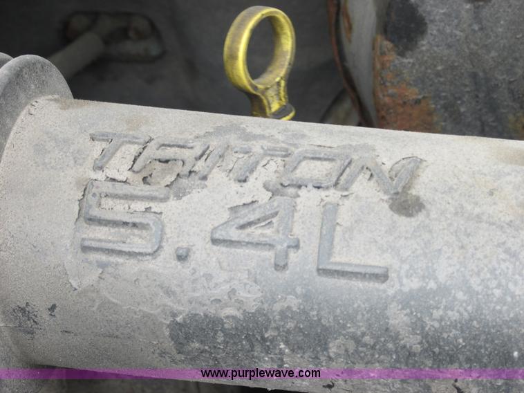 image for item E7238 2003 Ford F250 Super Duty XL pickup truck