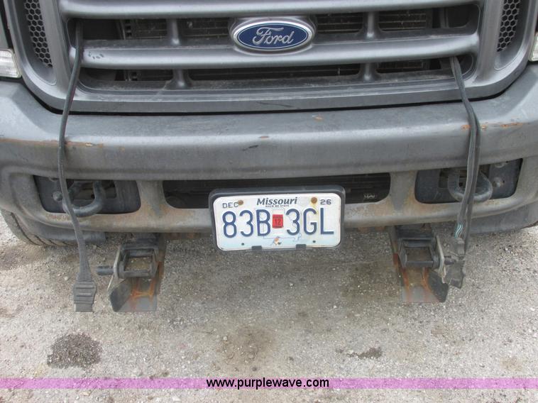 image for item E7238 2003 Ford F250 Super Duty XL pickup truck