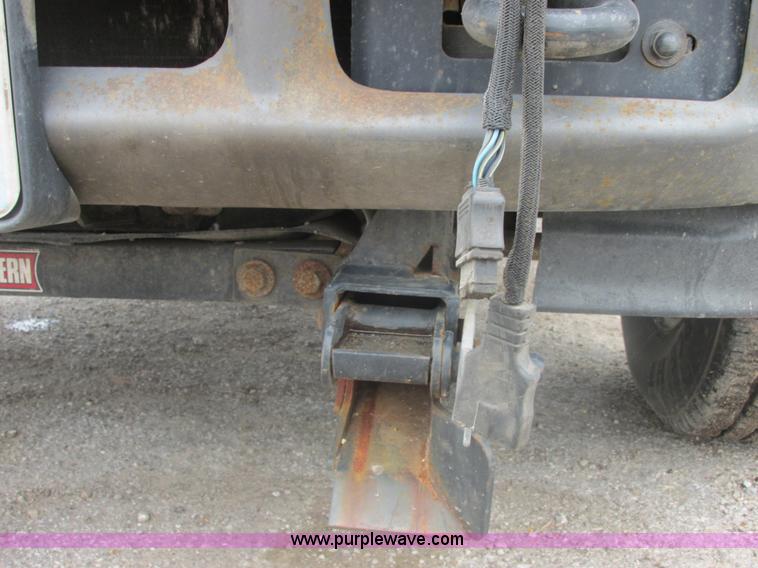 image for item E7238 2003 Ford F250 Super Duty XL pickup truck