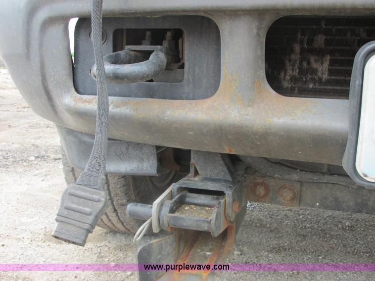 image for item E7238 2003 Ford F250 Super Duty XL pickup truck