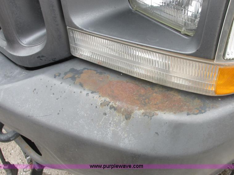 image for item E7238 2003 Ford F250 Super Duty XL pickup truck