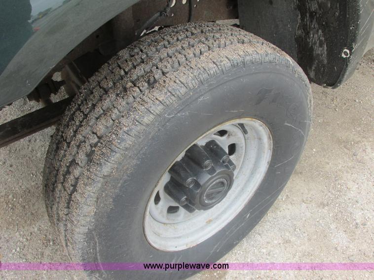 image for item E7238 2003 Ford F250 Super Duty XL pickup truck