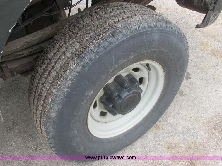 image for item E7238 2003 Ford F250 Super Duty XL pickup truck