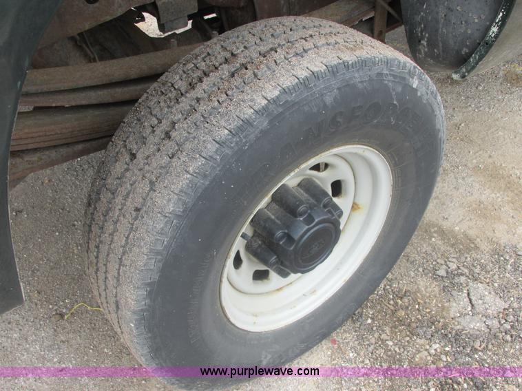 image for item E7238 2003 Ford F250 Super Duty XL pickup truck