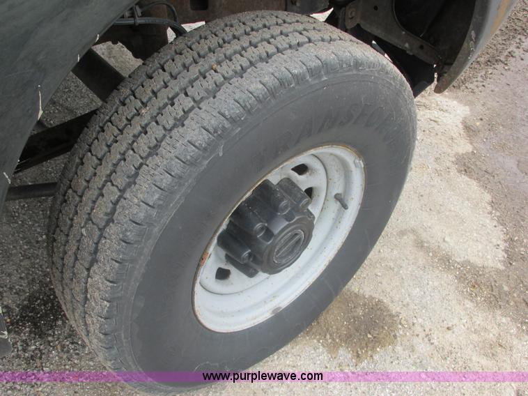 image for item E7238 2003 Ford F250 Super Duty XL pickup truck