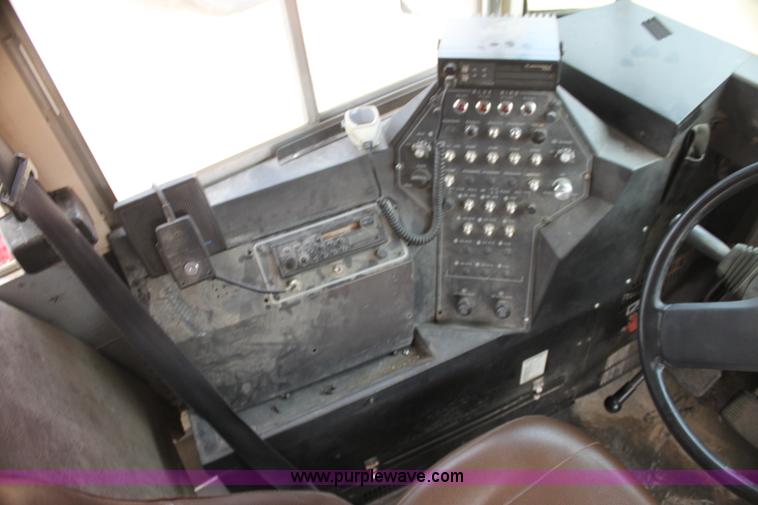 image for item E8489 1996 International 3800 Blue Bird school bus