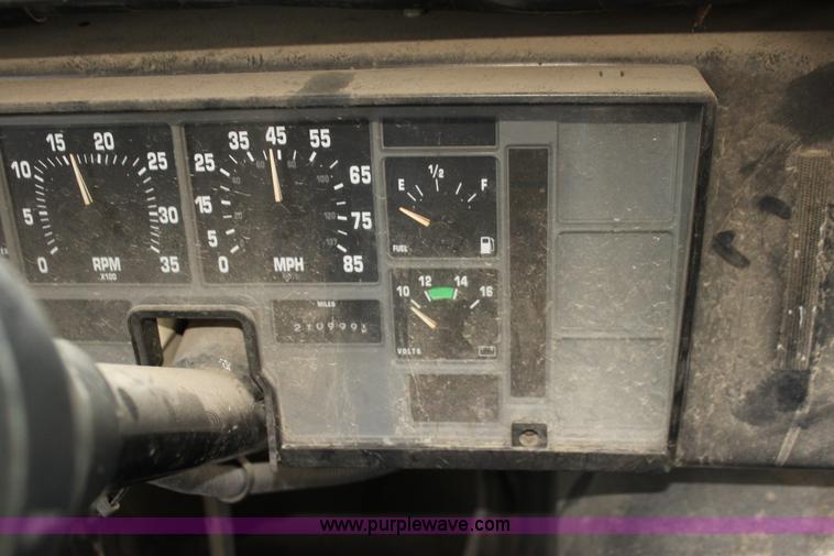 image for item E8489 1996 International 3800 Blue Bird school bus